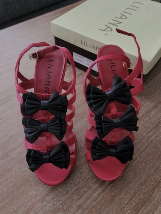 Liliana Pink/Black Bow Pumps Size 8.5-10